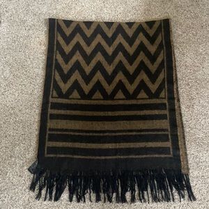 🛒 CLEARANCE H&M Acrylic Knit Wrap